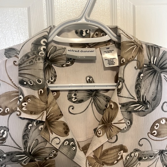Alfred dunner butterfly short sleeve button down shirt - Picture 2 of 6
